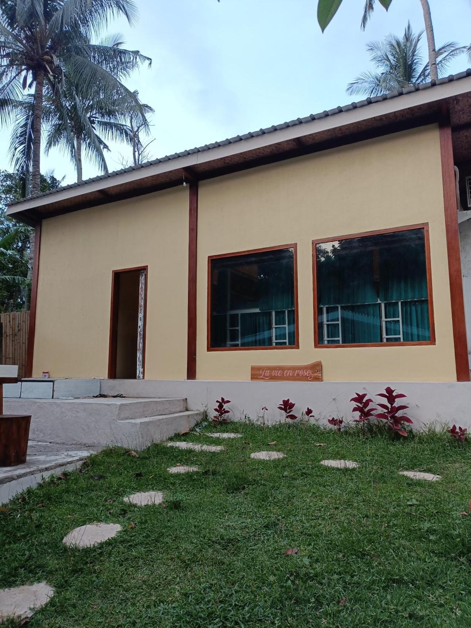 La Vie En Rose Hotel Senggigi Exterior photo