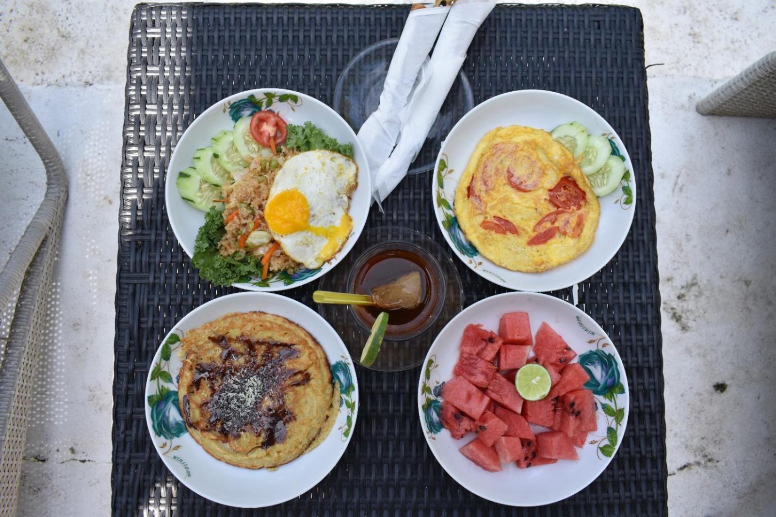 La Vie En Rose Hotel Senggigi Exterior photo